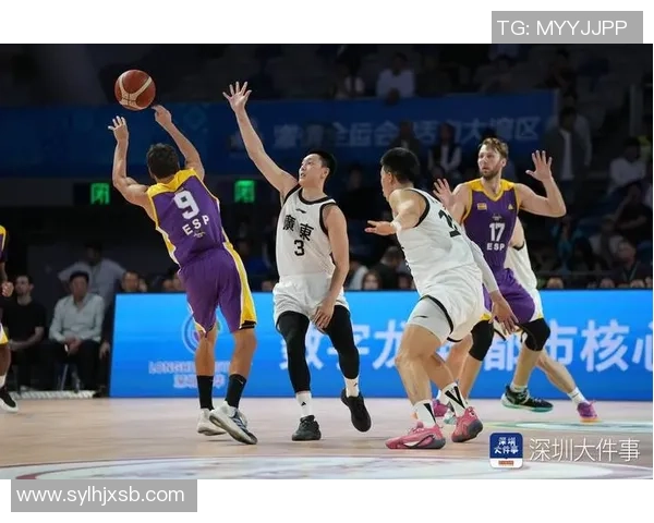 与足球明星同场竞技挑战篮球技艺的精彩瞬间